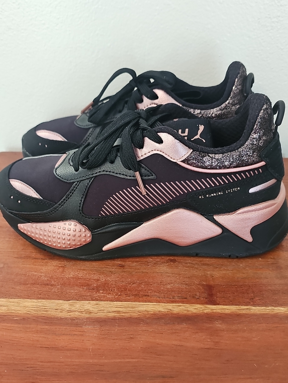 Puma Women's Black and Pink Athletic Sneakers